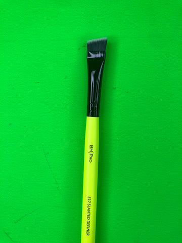 E17 Slanted Definer Brush